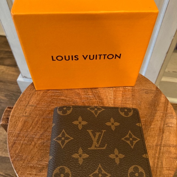 Louis vuitton mens wallet - Picture 3 of 6